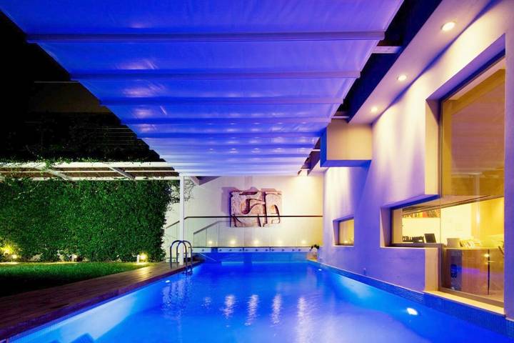 Location de vacances pour 8 personnes, avec piscine ainsi que vue et jardin, animaux acceptés dans Anavissos - 2