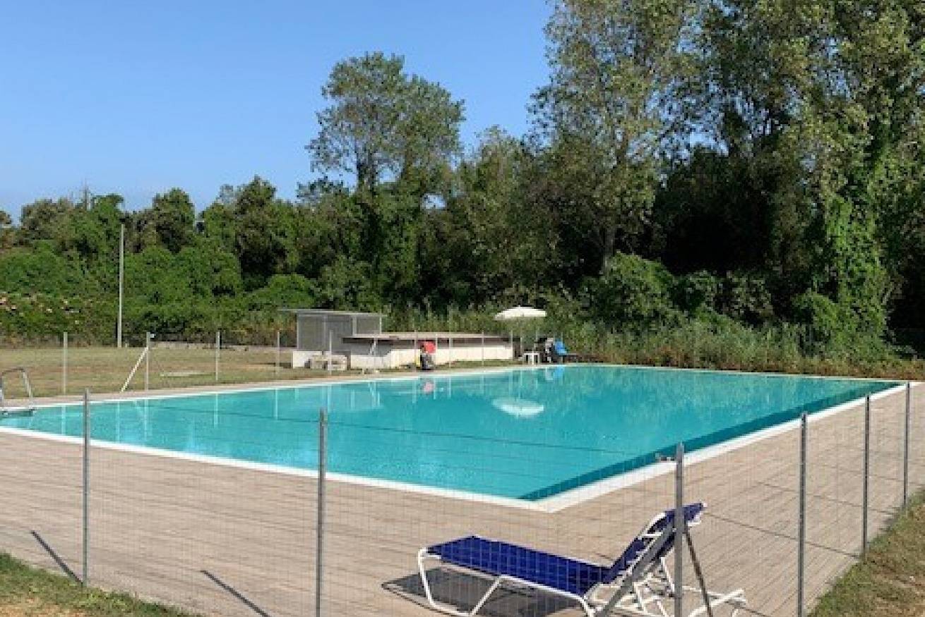 Appartement entier, Seaside Apartment with swimming pool and parking in Pise, Riviera Italienne