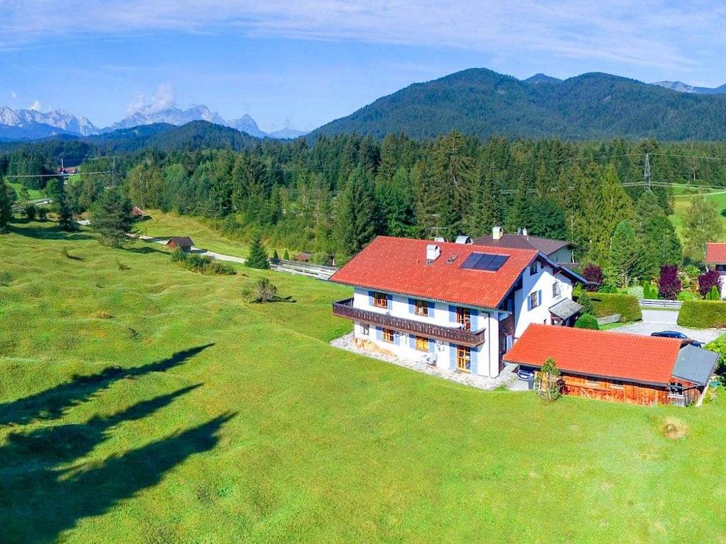 Ferienwohnung in Krün mit Schwimmbecken in Krün, Bayerische Alpen