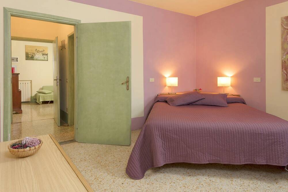 Apartamento entero, Apartamento Ivy con piscina y jardín en común y puntos de vista de San Gimignano in San Gimignano, Provincia de Siena