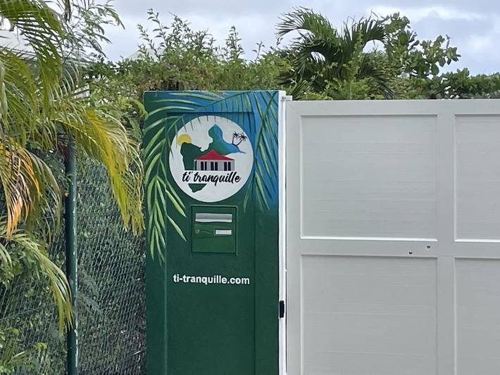 Gîte pour 2 personnes, avec jardin ainsi que piscine et terrasse à Saint-François - 2