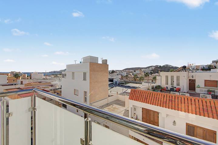 Entire apartment, Apartment with Sea, Beach and Mountain Views and a Balcony in Carboneras in Playa de los Barquicos (Carboneras), Carboneras