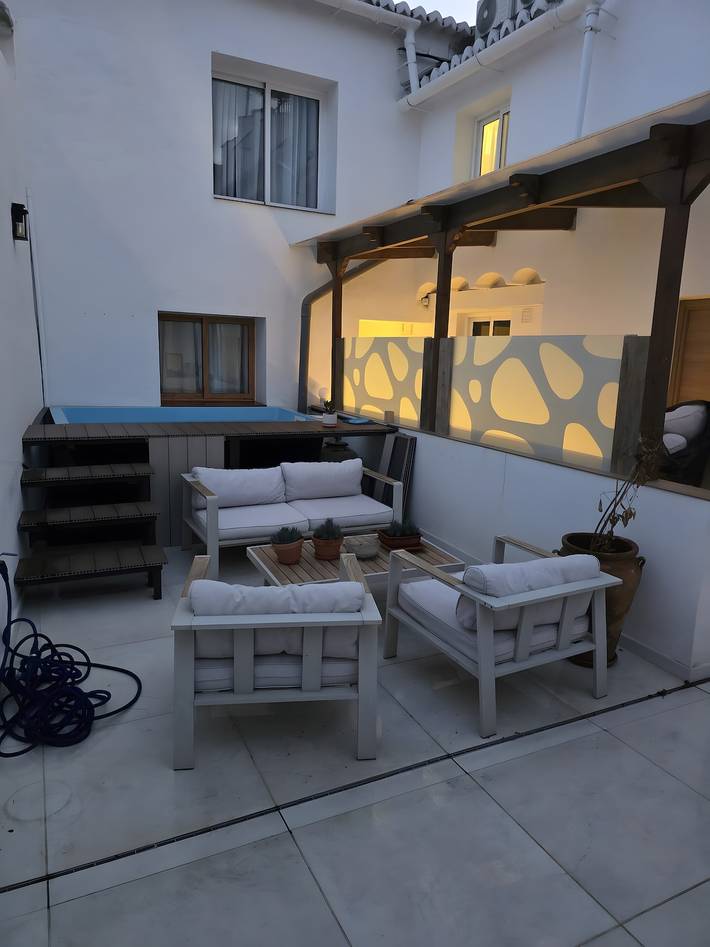 Apartamento inteiro, Quarto 'Casa Roberto' com casa de banho privativa, wifi e ar condicionado em Álora in Álora, Málaga Provincia