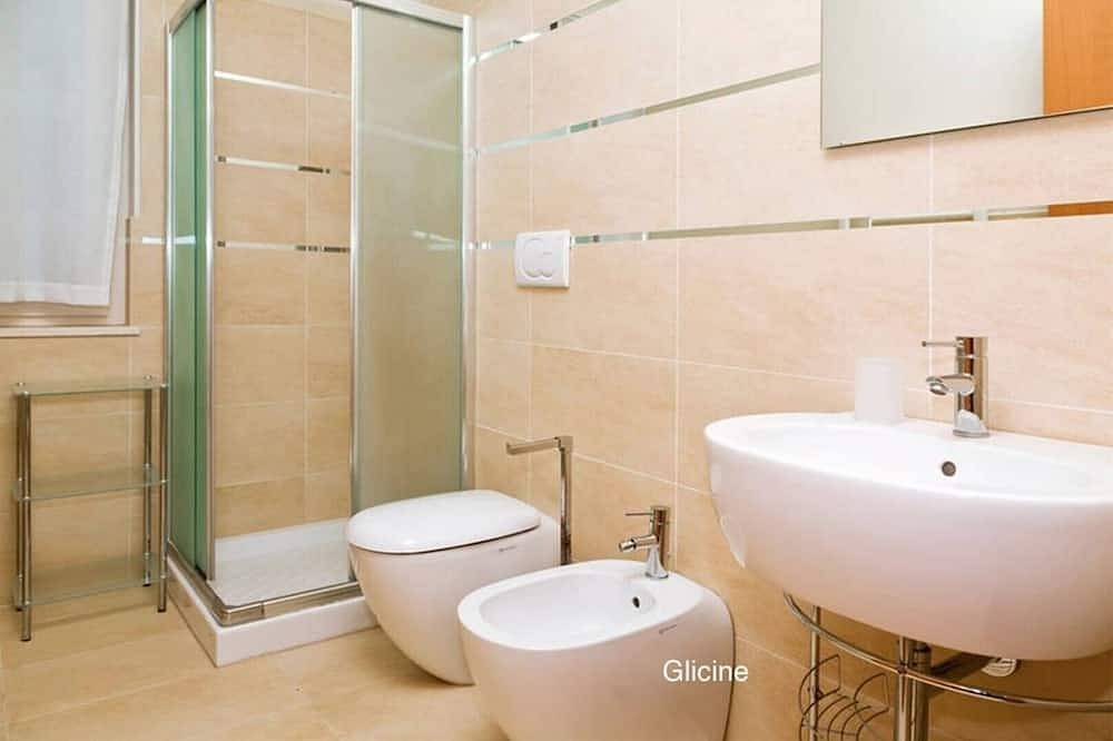 Appartamento intero, Casa Glicine, rooftop terrace close to the seaside in Lido di Camaiore, Riviera Toscana