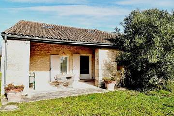 Gîte pour 4 personnes, avec jardin ainsi que piscine et terrasse à Villeréal