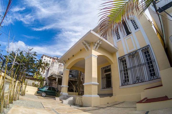 Location de vacances pour 11 personnes, avec terrasse dans Champagnac-la-Prune