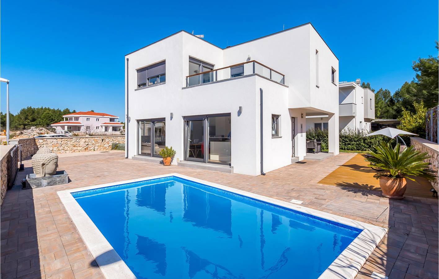 Charmante 2-Zimmer-Wohnung mit Pool, Terrasse und WLAN in Strandnähe in Srima, Šibenik-Knin