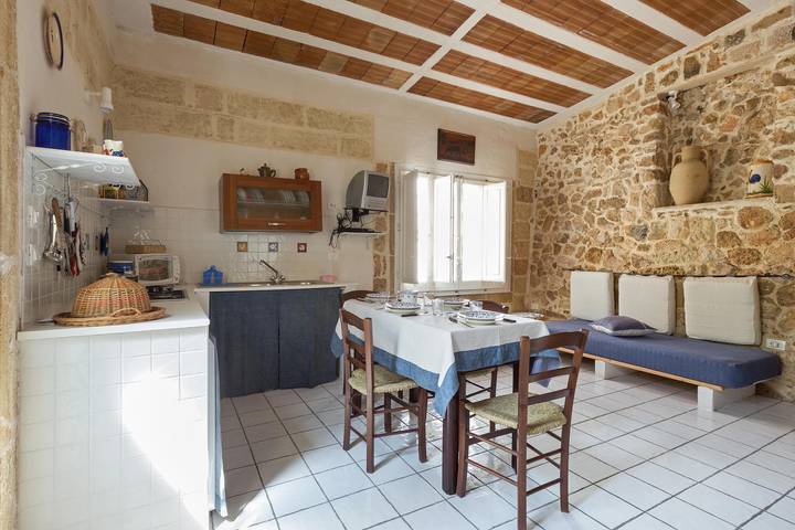 Gîte pour 5 personnes, avec terrasse à Ugento - 4