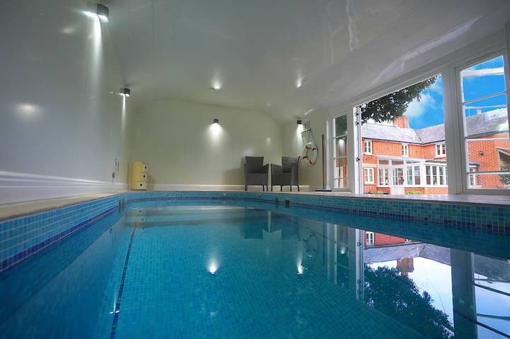 Chalet for 5 people, with garden and hot tub in New Forest