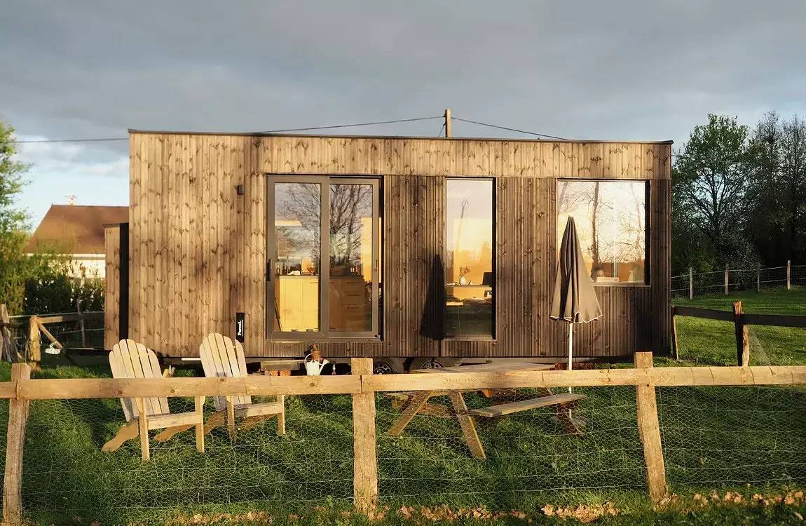 Ganze Wohnung, Kleines Haus umgeben von Tieren im Jura in Les Hays, Jura