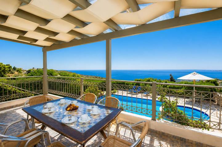 Location de vacances pour 6 personnes, avec Balcon et Jacuzzi ainsi que Terrasse et Jardin dans Argostóli - 2