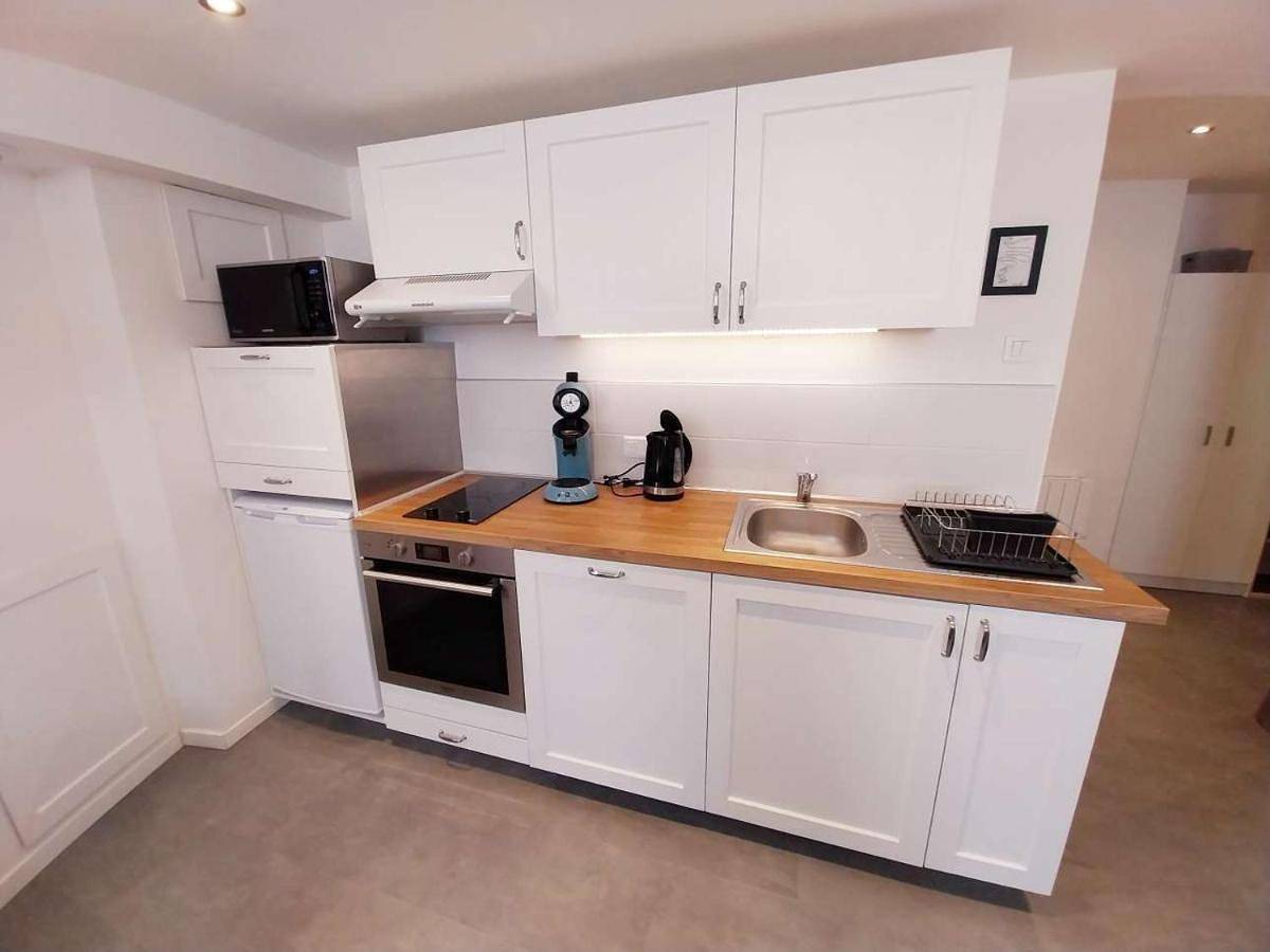 Double Room with Private Bathroom in Lagnieu, Belley