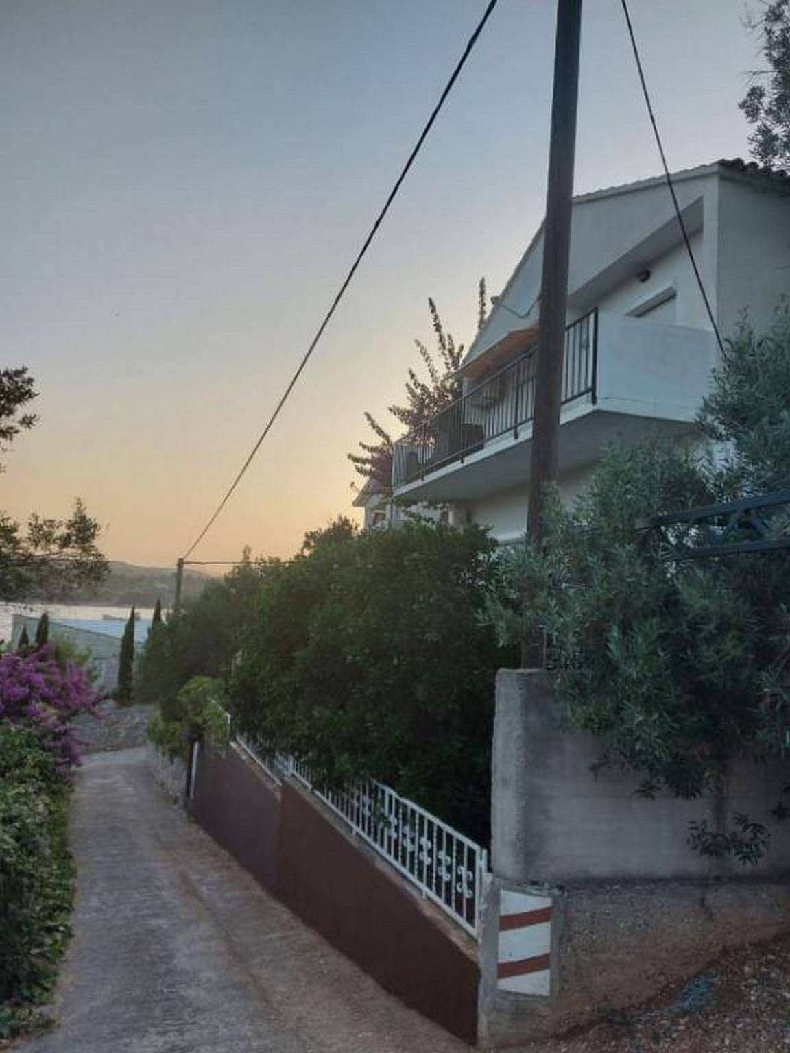 Ganze Wohnung, 3-Zimmer-Ferienwohnung mit Balkon und Meerblick Necujam, Solta A-13884-b in Necujam, Solta