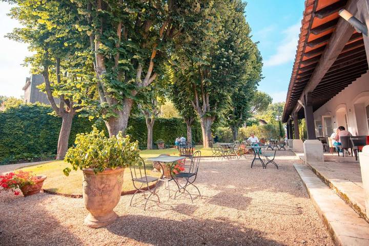 Hôtel pour 3 personnes, avec jardin dans Musee de l'Ecole