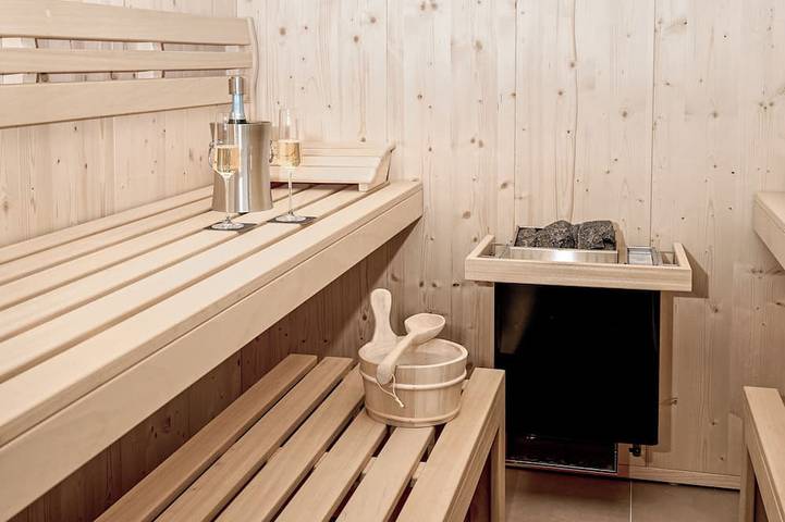Ferienwohnung für 2 Personen, mit Balkon und Whirlpool sowie Garten und Sauna in Rickenbach