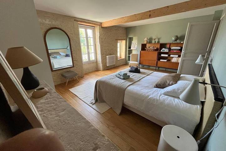 300m de la plage. Grande maison familiale chaleureuse & confortable avec jardin in Bernières-sur-Mer, Région de Caen