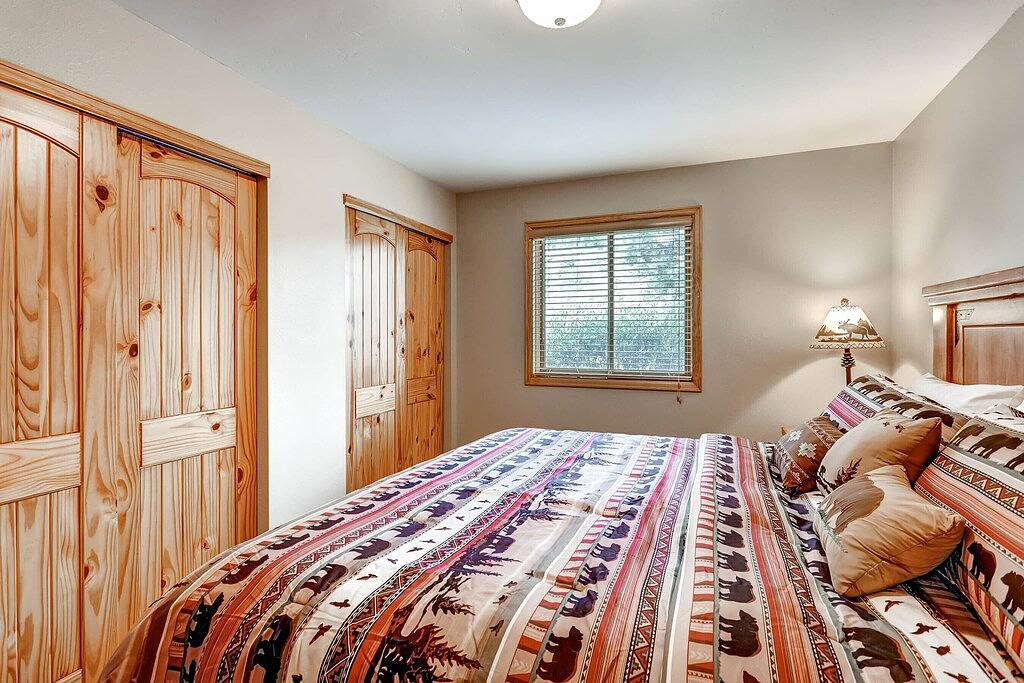 Ganze Wohnung, Cozy Creekside Condo (Erdgeschoss, End-Gerät) in Frisco, Arapaho and Roosevelt National Forests