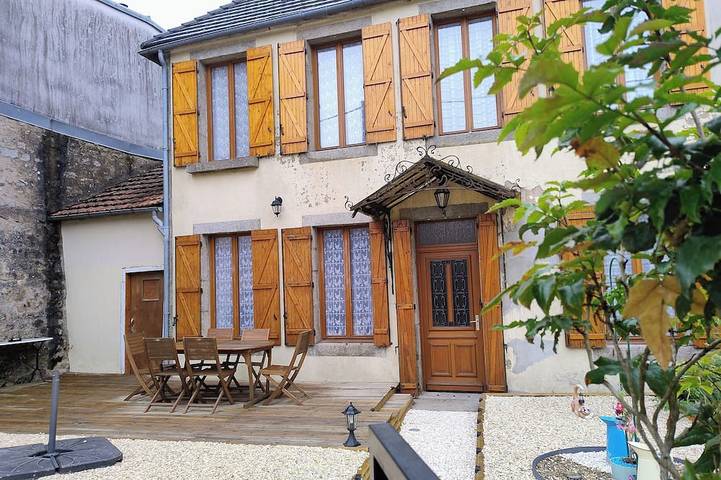 Maison de vacances pour 5 personnes, avec terrasse et jardin, animaux acceptés à Lormes