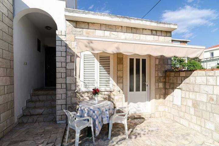 Gîte pour 2 personnes, avec terrasse, adapté aux familles à Drače - 2