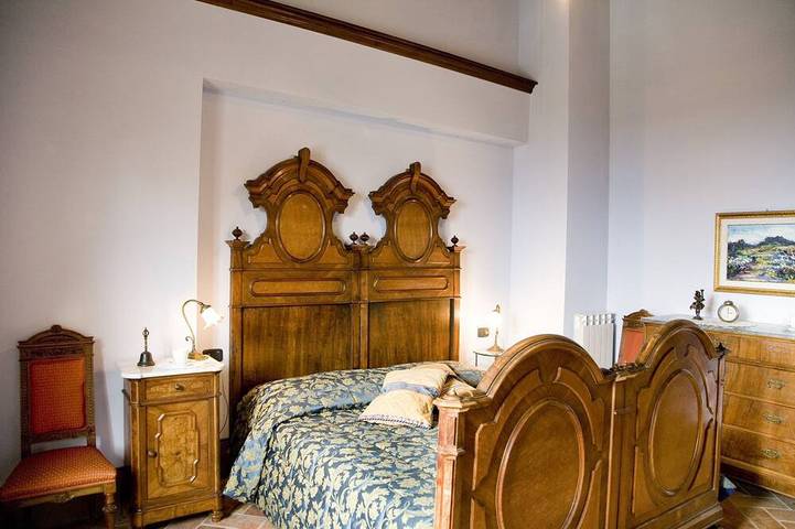 Villa Prunus  private pool, fenced for pets, 4 or 5 bedrooms exclusive use in Poppi, Casentino