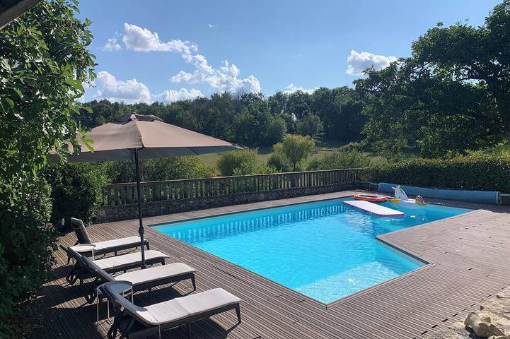 Location de vacances pour 8 personnes, avec Terrasse et Jardin à Festalemps