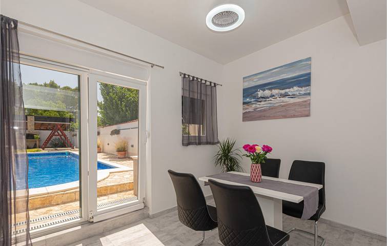 Gîte pour 6 personnes, avec piscine et terrasse à Šibenik - 4