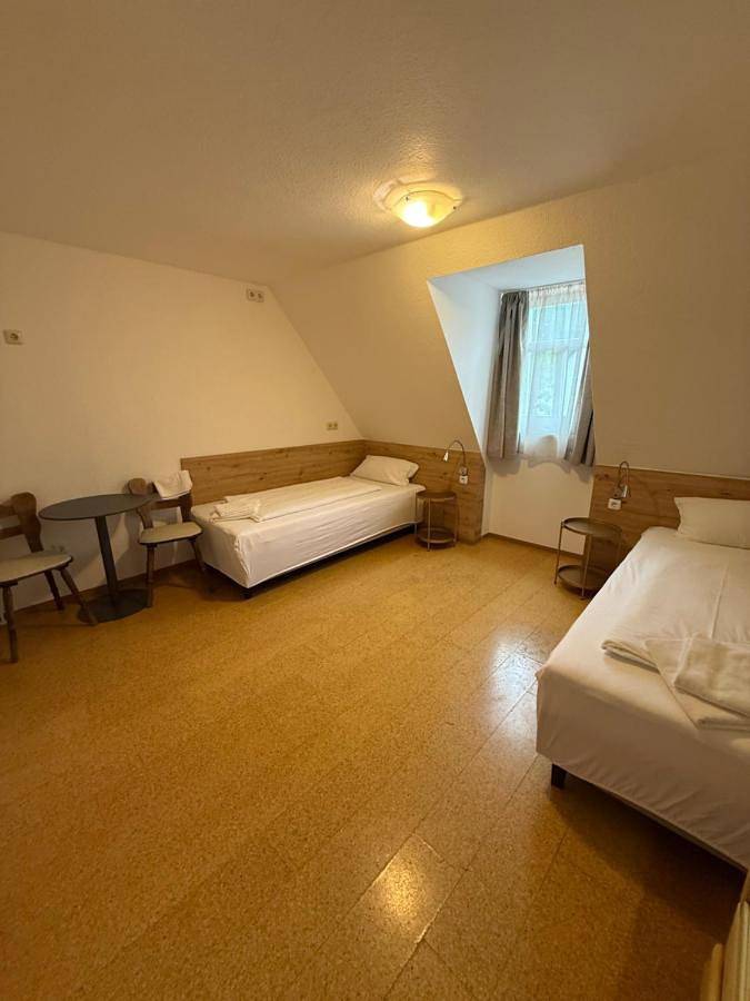 Hotel für 4 Personen, mit Terrasse und Garten in Wiesenttal - 2