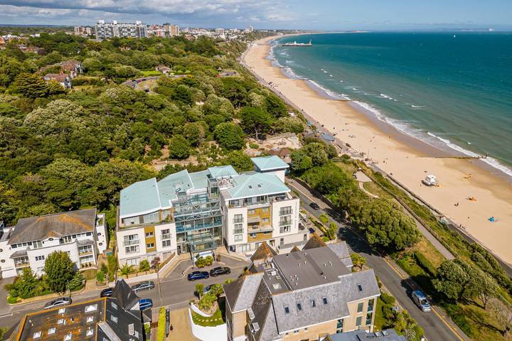 Vacation rental for 6 people, with Yard in Bournemouth