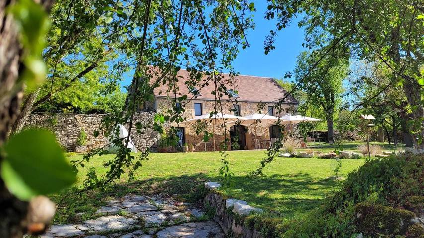 Chambre d’hôte pour 2 personnes, avec terrasse ainsi que jardin et jacuzzi à Livernon