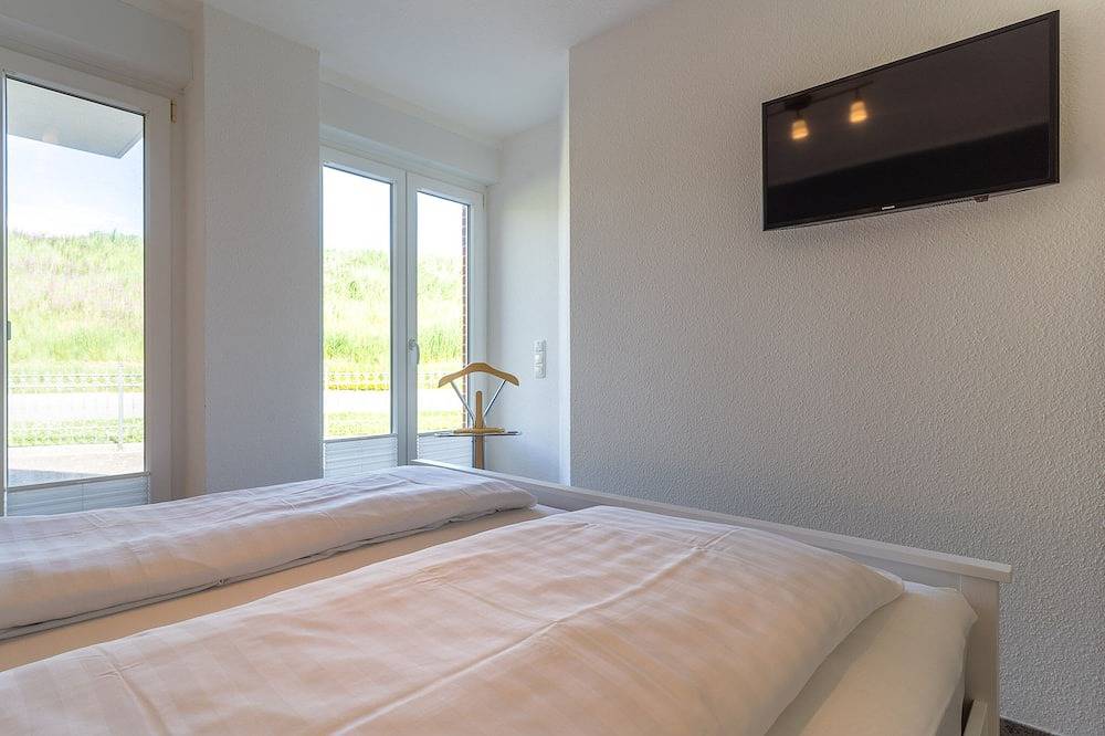 Ganze Wohnung, Hochwertige 3-Zimmer Erdgeschoßwohnung direkt am Deich mit Terrasse für 4 Pers. in St. Peter-Ording, Eiderstedt
