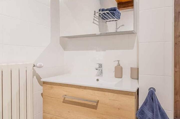 Location de vacances pour 4 personnes, avec jardin à Larodde - 3