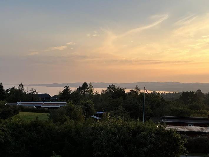 Modernes Ferienhaus in zwei Etagen nahe Ebeltoft mit Meerblick in Ebeltoft, Süddjursland