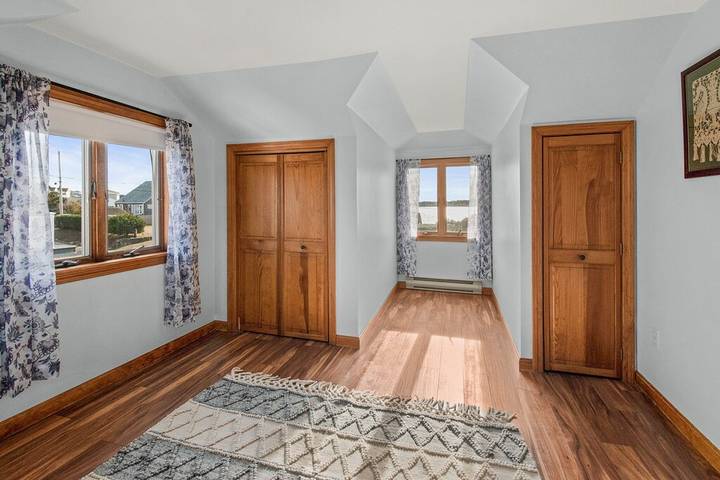 Vacation rental for 9 people, with terrace and hot tub as well as yard in Narragansett