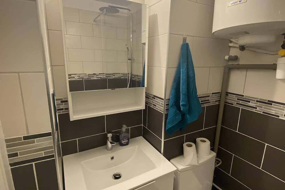 Entire apartment, Studio with parking space and garden in Sausset-les-Pins, Istres region