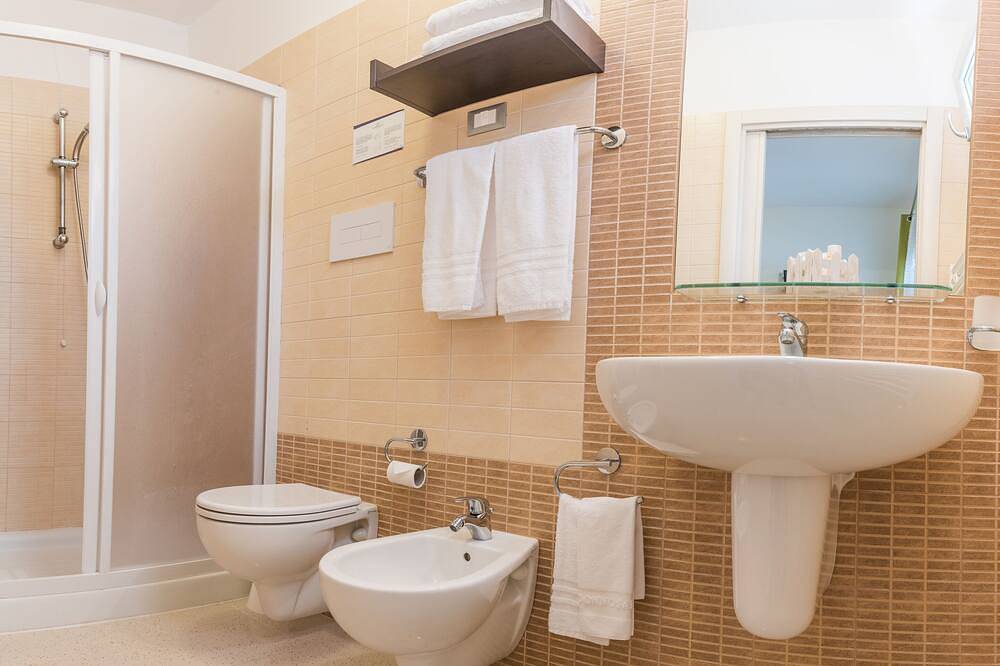 Ground Floor Double Room in \"Donnosanto Residence\" in Torre Santa Sabina, Salento