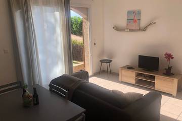 Gîte pour 4 personnes, avec jardin et terrasse à Corbara