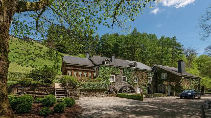 Appartement de vacances pour 31 personnes, avec Terrasse et Jardin ainsi que Piscine et Sauna à Vresse-sur-Semois