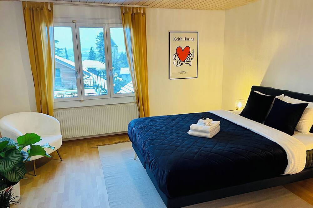 Ganze Wohnung, Stilvolle Ferienwohnung mit Balkon & Seeblick – Ihre Ruheoase am Thunersee in Oberhofen am Thunersee, Thunersee