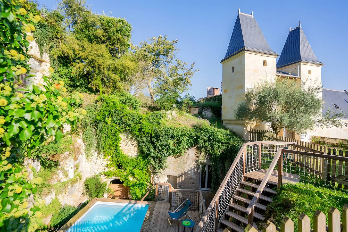 Grand gîte insolite avec piscine en bord de loire en anjou in Chênehutte-Trèves-Cunault, Vallée de la Loire