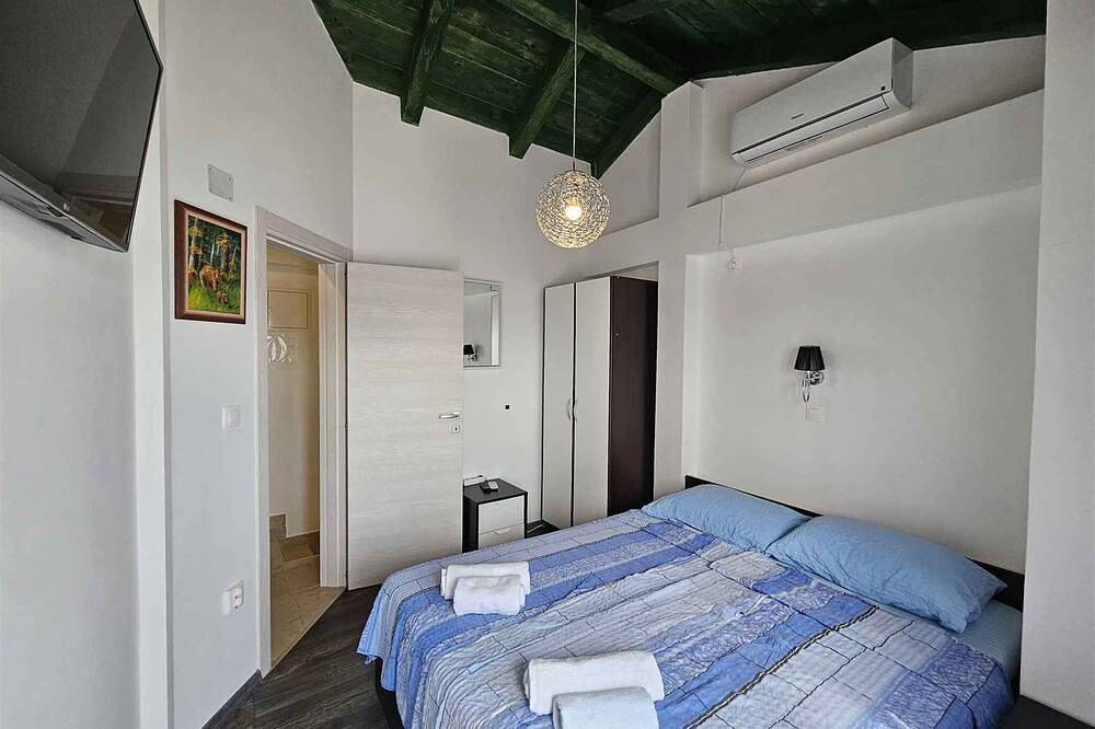 Ferienhaus mit Terrasse für 2 Personen in Malinska-Dubašnica, Krk