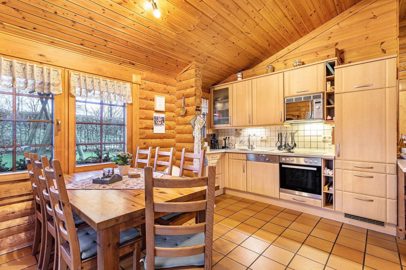 Ferienhaus 'Hohlwegstübchen' mit gemeinsamer Terrasse, gemeinsamem Garten und Wi-Fi in Sundern, Hochsauerlandkreis