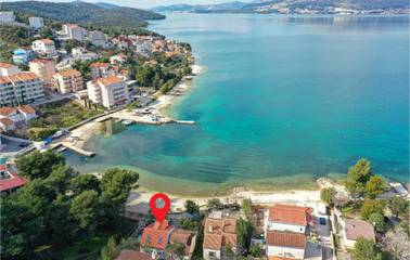 Location de vacances pour 6 personnes, avec terrasse à Okrug Gornji