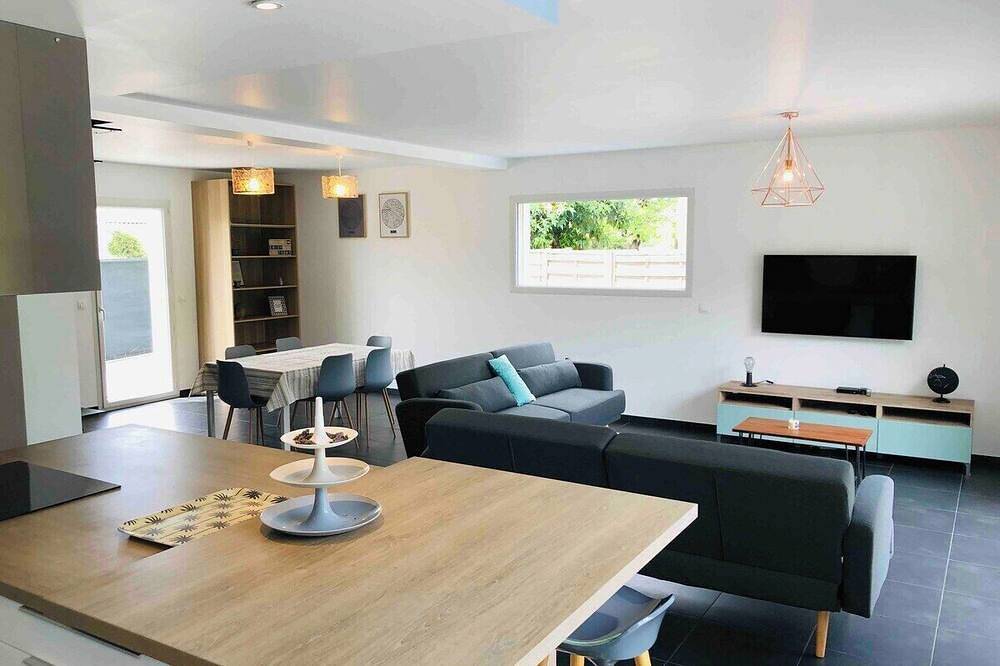 Villa Rafael with Pool in Pessac: Fun and Relaxing in Pessac, Bordeaux und Umgebung