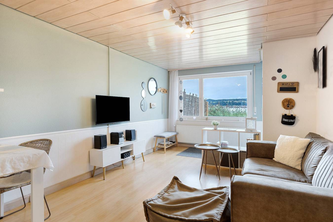Apartamento entero, Premium apartamento vacacional 'Seeluft Directo al Agua' con vistas al lago, terraza privada y wifi in Reichenau, Untersee