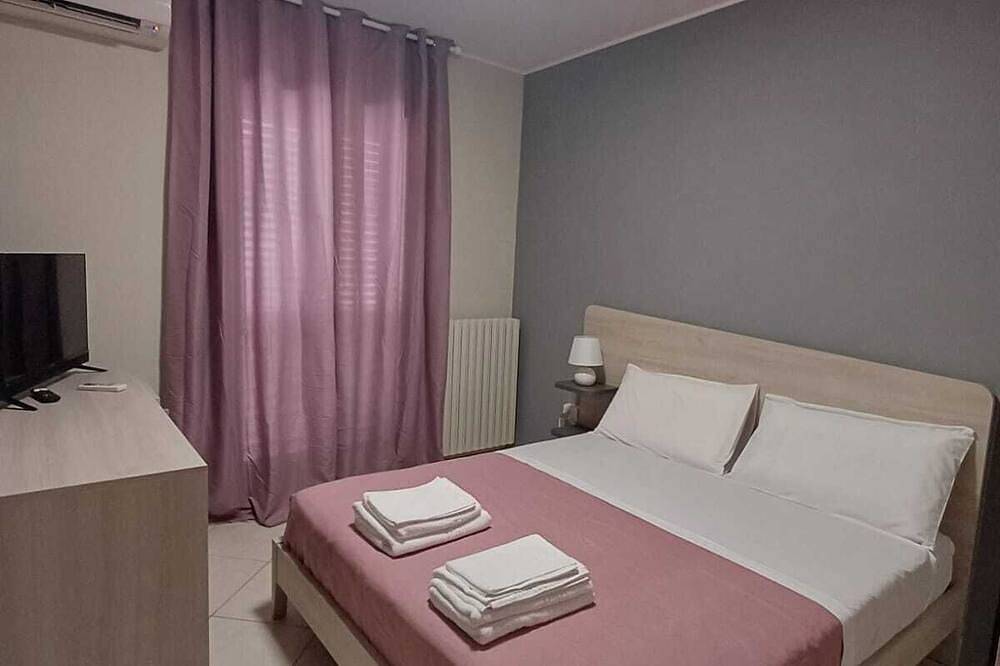 Rents Rooms Gold Cozy Facilities In The Center Of Barletta in Barletta, Via Francigena