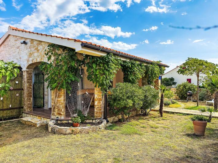 Ferienhaus für 4 Personen, mit Garten in Razanac - 2