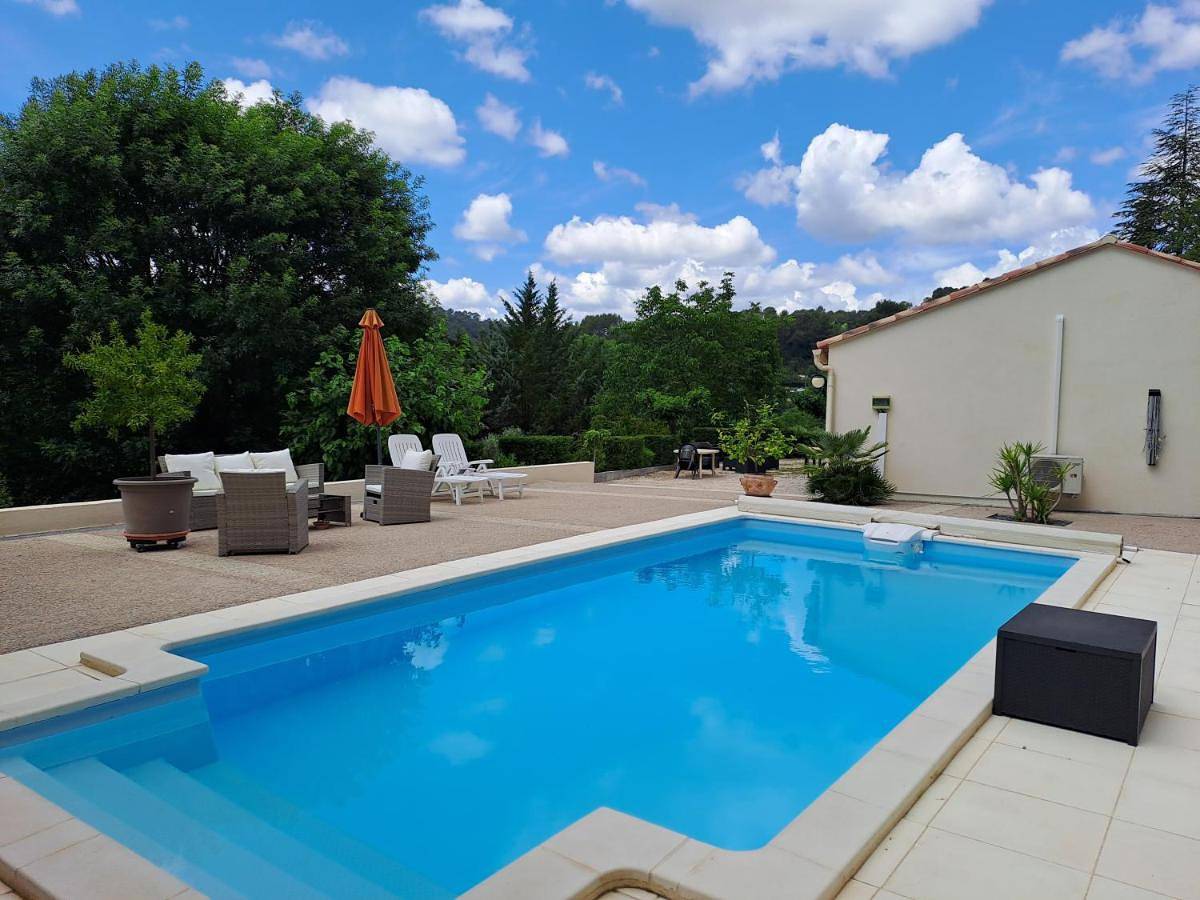 Double Room with Private Bathroom in Barjols, Région de Brignoles