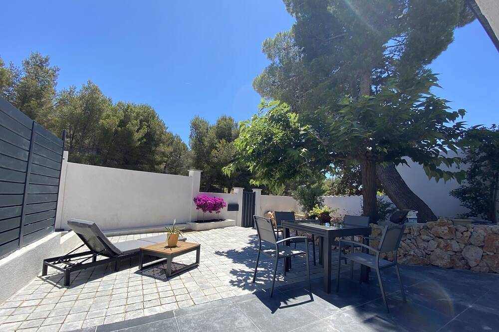2 rooms on the ground floor of a renovated villa in Sausset-les-Pins, Côte méditerranéenne (France)
