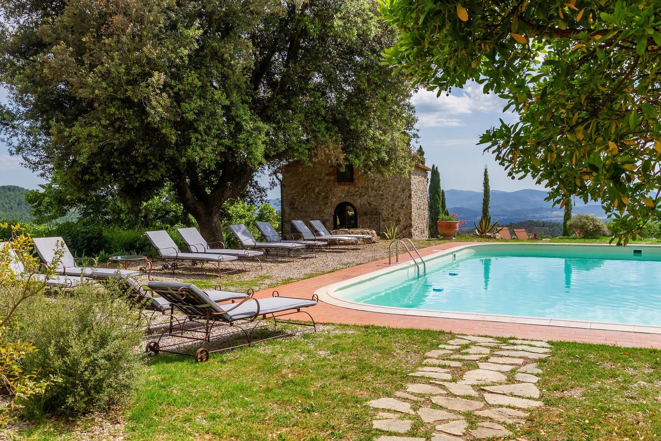Hel lägenhet, 'Le Scope' Room with Shared Pool, Private Terrace and Shared Garden in Massa Marittima, Grosseto provins