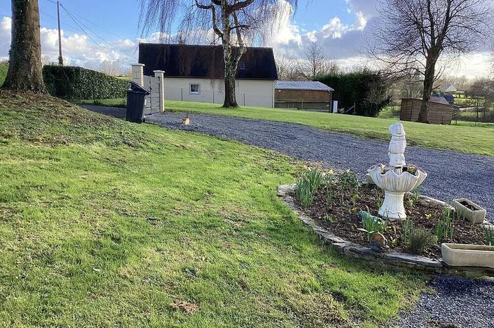 Renovated country house, quiet location, private heated pool in La Vacquerie, Región de Bayeux